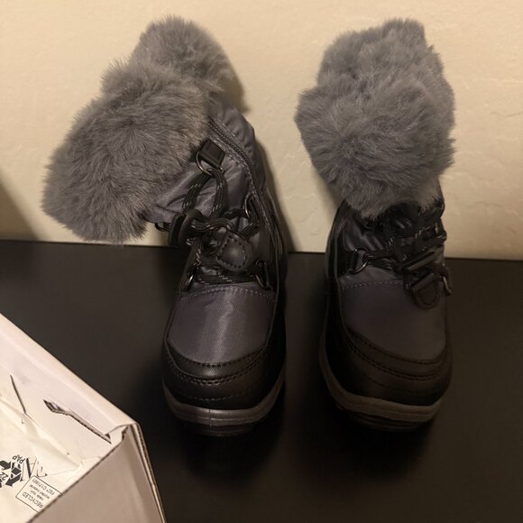 Dream Pairs Toddler Snow Boot - Size 8 - Picture 3 of 6